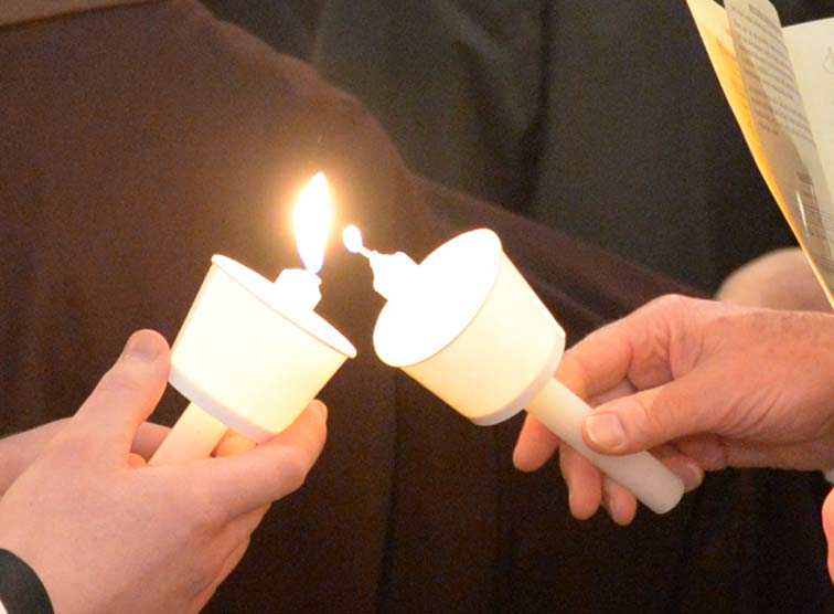 Weitergabe der lebendigen Flamme