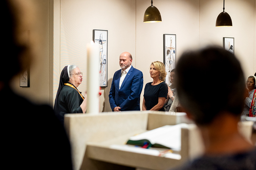 Weihe Altarbild AKH / Erzdiözese Wien/ Schönlaub, Stephan Schönlaub