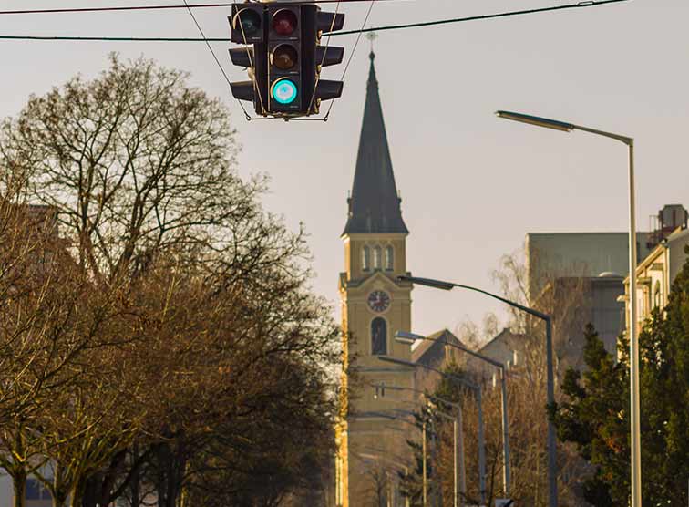 grünes Licht für den Weg zur Kirche