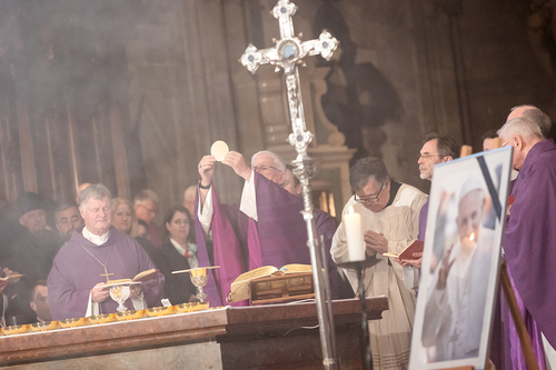 Stephansdom: Österreich nahm Abschied von Papst Franziskus / Erzdiözese Wien/ Schönlaub, Stephan Schönlaub Stephansdom: Österreich nahm Abschied von Papst Franziskus
