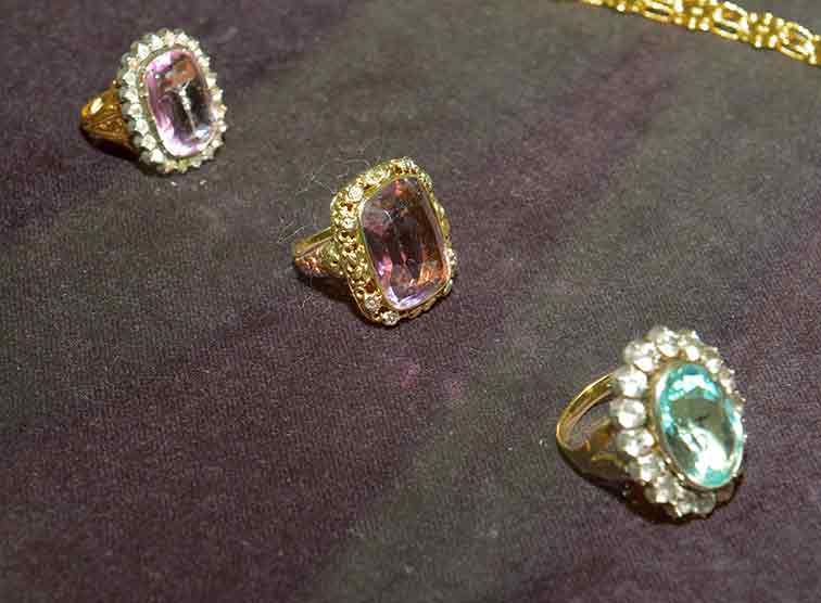Ringe mit Edelstein