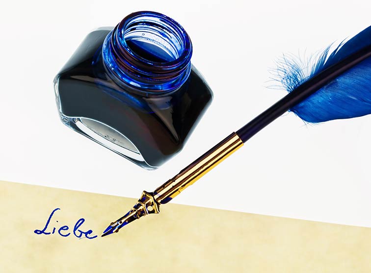 schreiben mit blauer Tinte